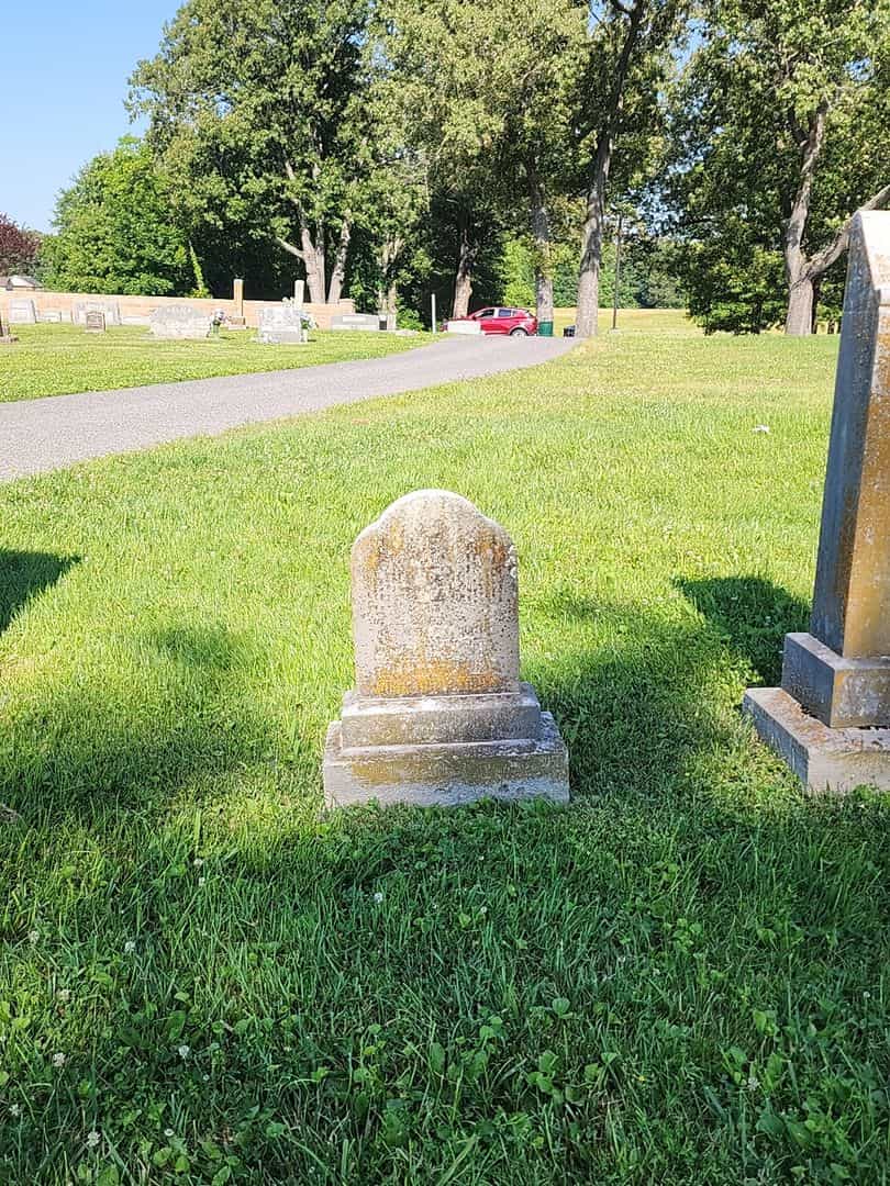 Lynn Warren's grave. Photo 2