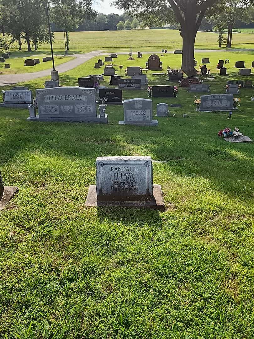Randal L. Petway's grave. Photo 2