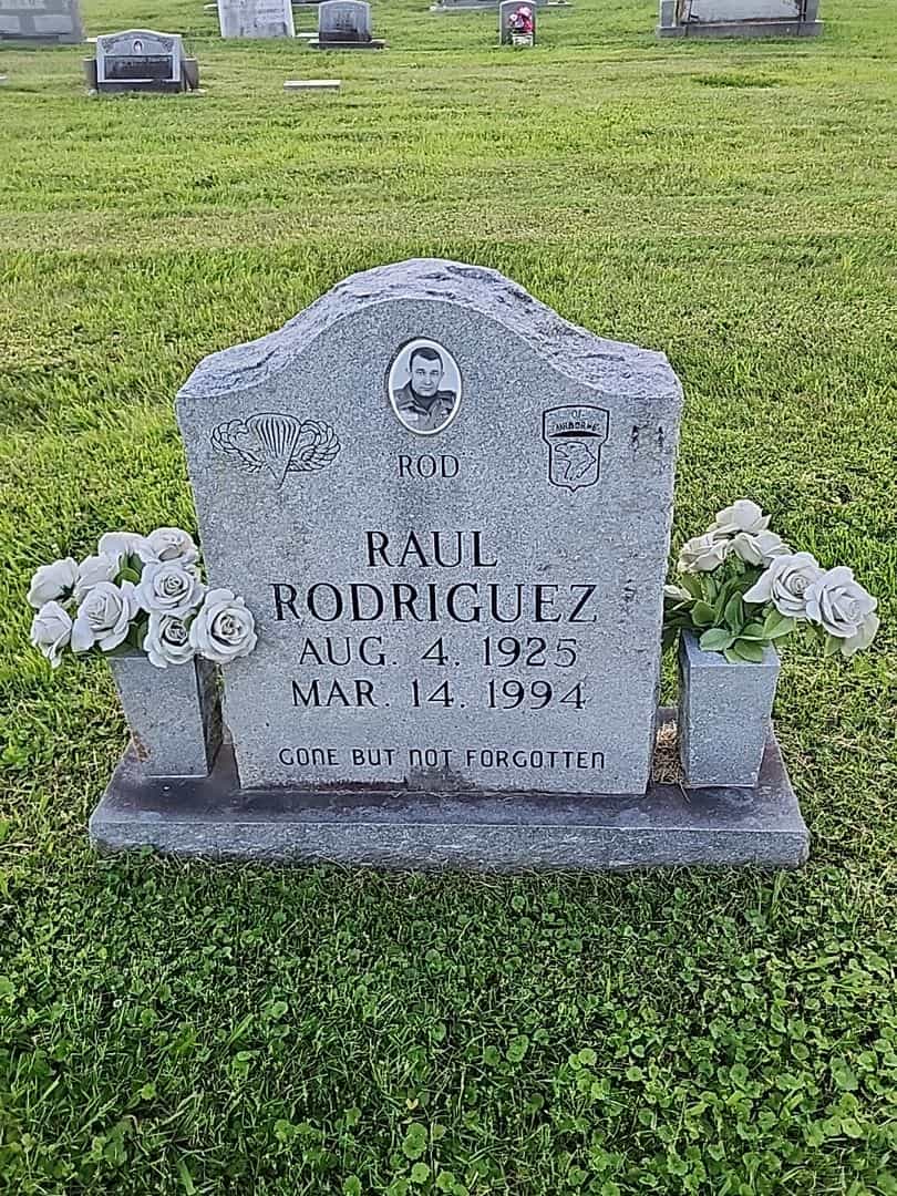 Raul "Rod" Rodriguez's grave. Photo 1