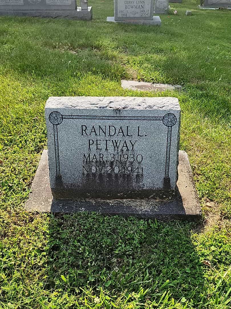 Randal L. Petway's grave. Photo 1