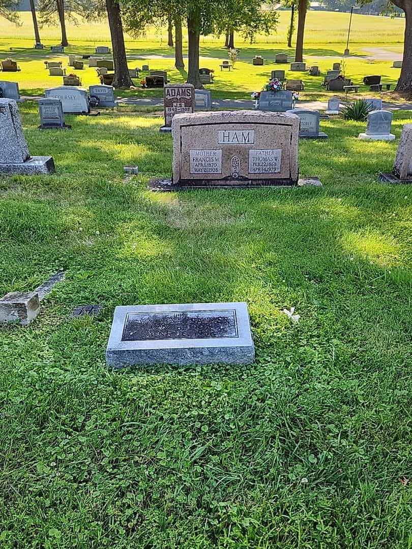 Eva Mae Salyer's grave. Photo 2