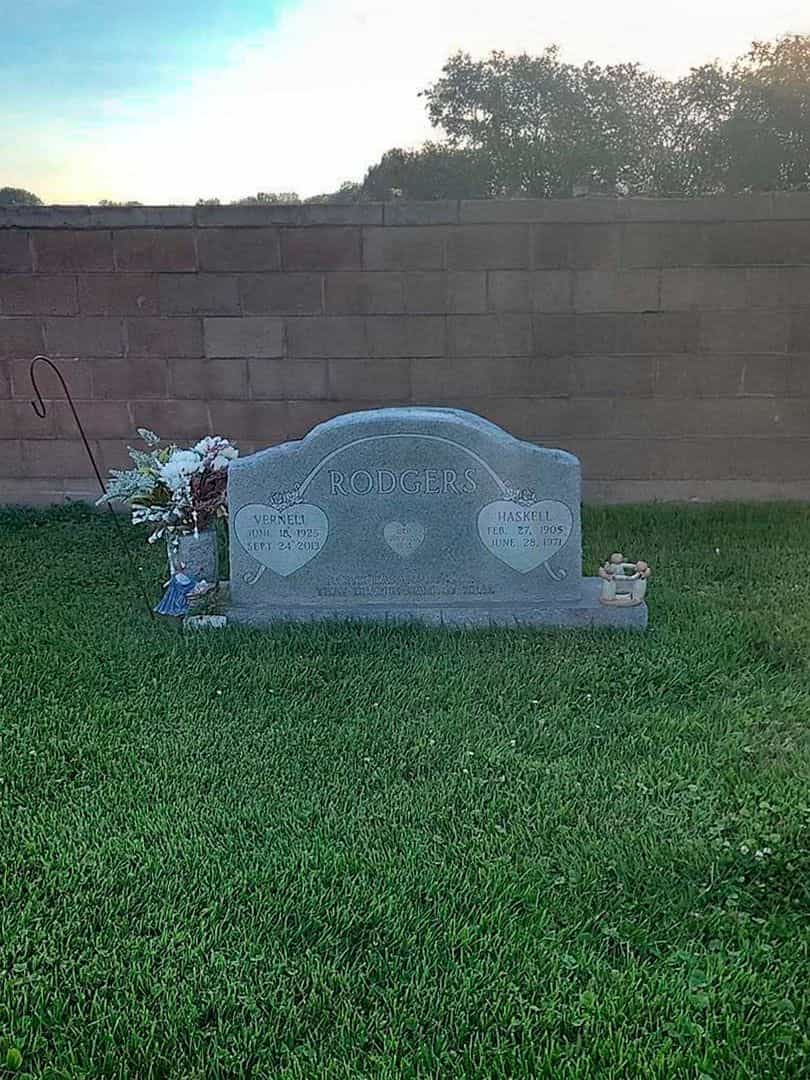 Vernell Rodgers's grave. Photo 2