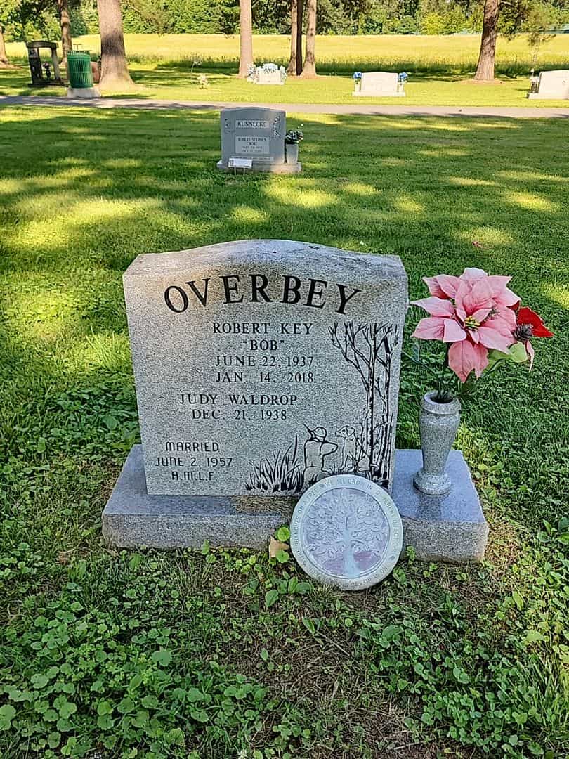 Robert Key "Bob" Overbey's grave. Photo 1