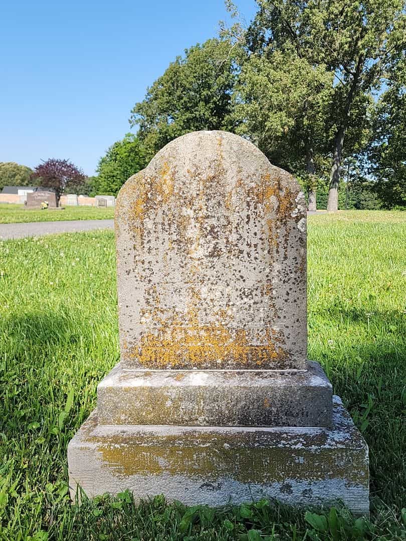 Lynn Warren's grave. Photo 1