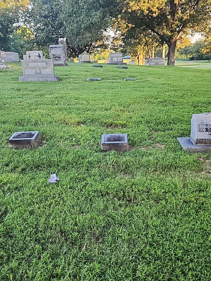 Infant Davis's grave. Photo 2