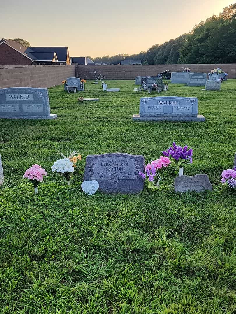 Annie Dera Walker Sexton's grave. Photo 2